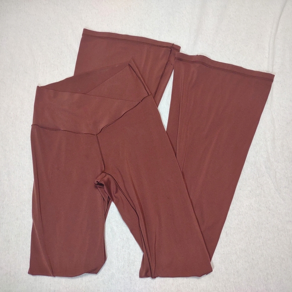 OFFLINE Aerie Real Me Hig Rise Flare Legging in Chocolate| Medium - Picture 3 of 6